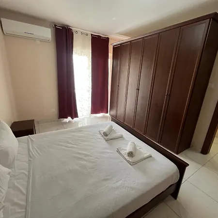 Large 4 Bedroom -sleeps 8 Prime Location- 950m * Mellieħa