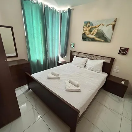 Διαμέρισμα Large 4 Bedroom -sleeps 8 Prime Location- 950m