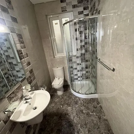 Daire Large 4 Bedroom -sleeps 8 Prime Location- 950m Mellieħa